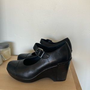 Dansko Womens 41 Black Leather Wedge Mary Jane Strap Buckle Platform